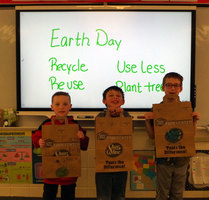 PES Decorates Grocery Bags for Earth Day!